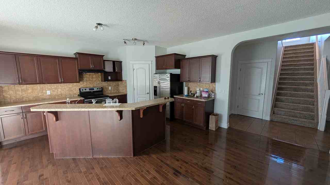 6143 10 Ave Sw - Photo 6 of 46