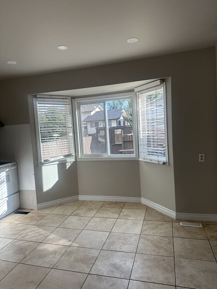 623 Whitewood Rd Ne - Photo 3 of 9