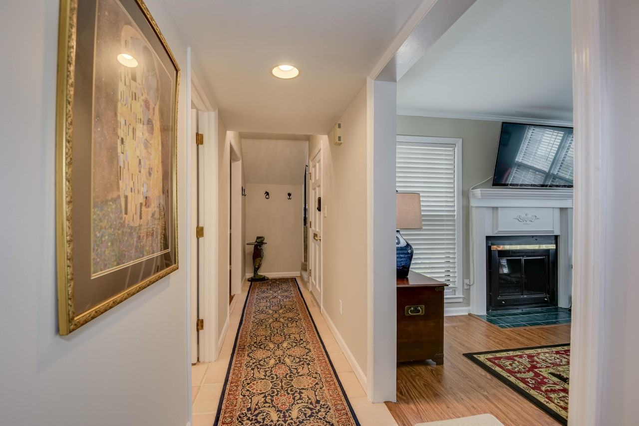 324 Laurens St Sw #B - Photo 5 of 32