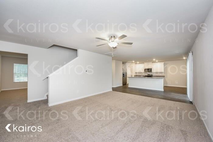607 Wild Tulip Ct - Photo 4 of 16