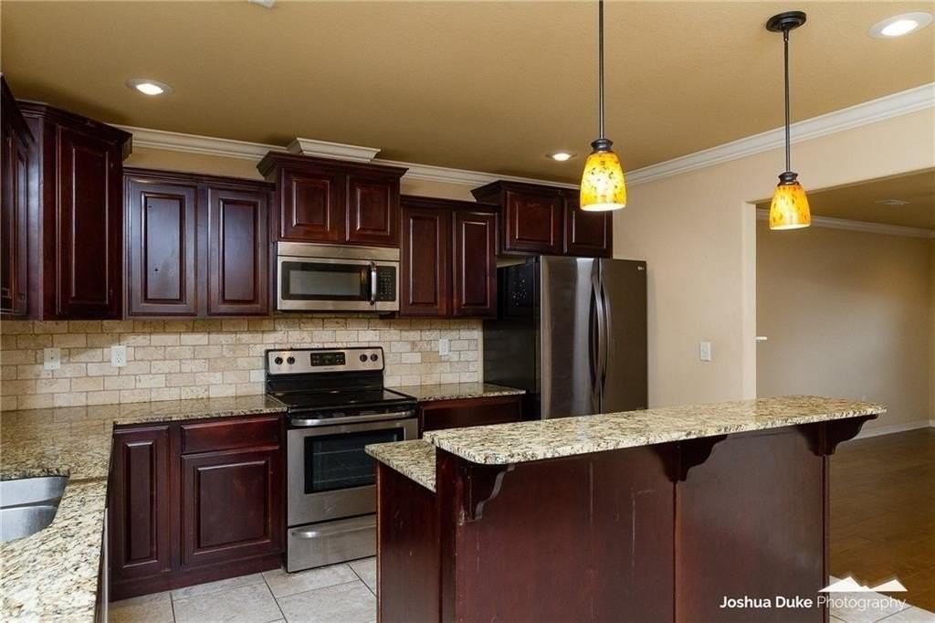 2657 N Valencia Ave - Photo 4 of 16