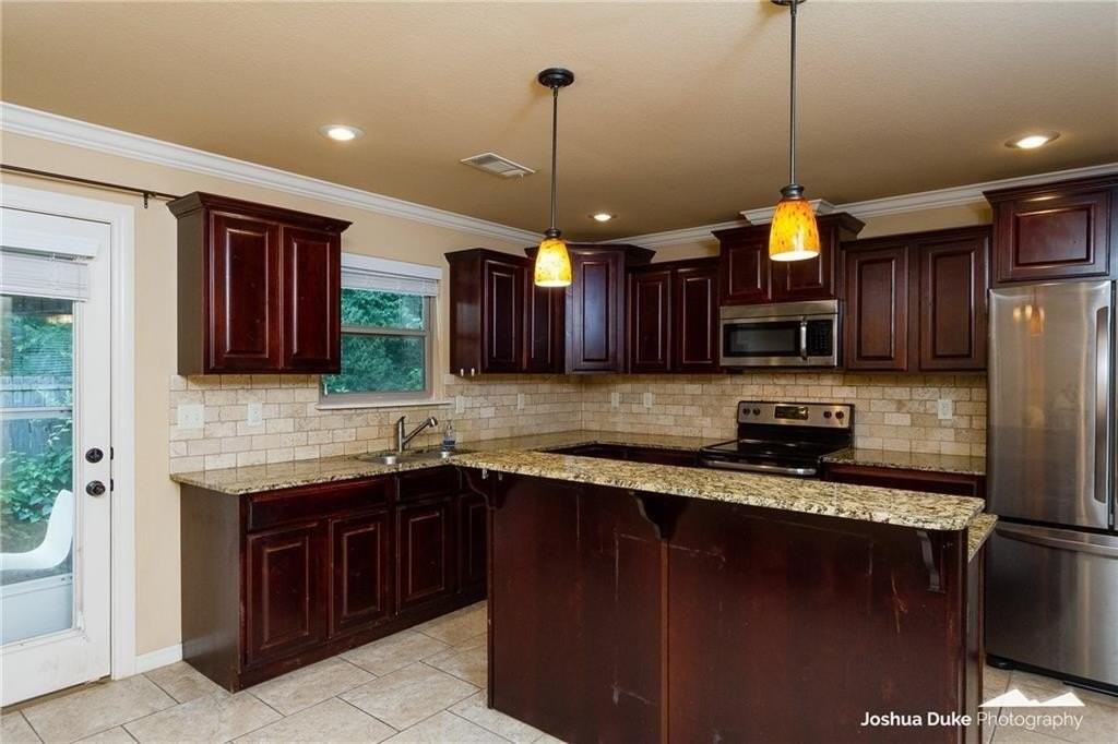 2657 N Valencia Ave - Photo 6 of 16