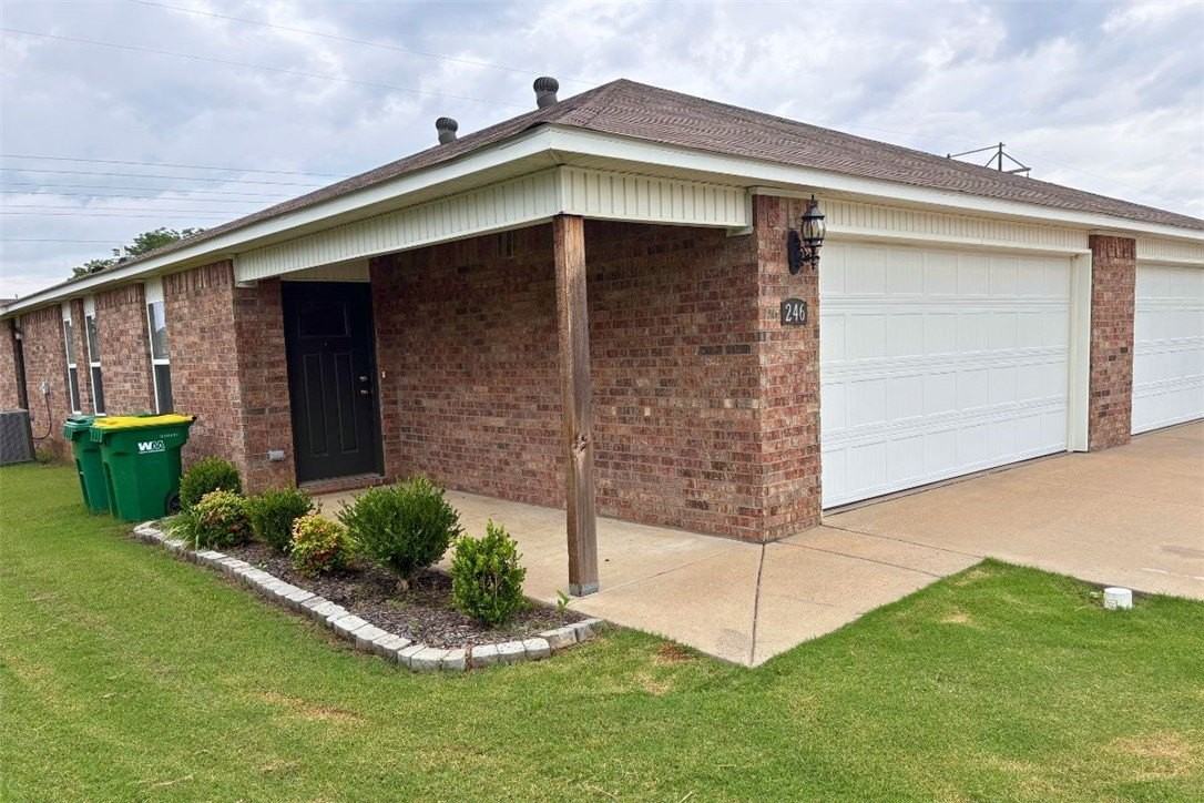 246 E Anabranch Ct