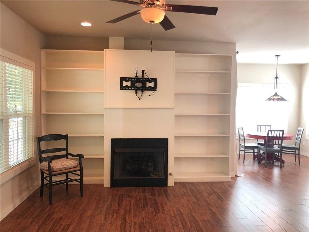 1656 W Neptune St - Photo 2 of 10
