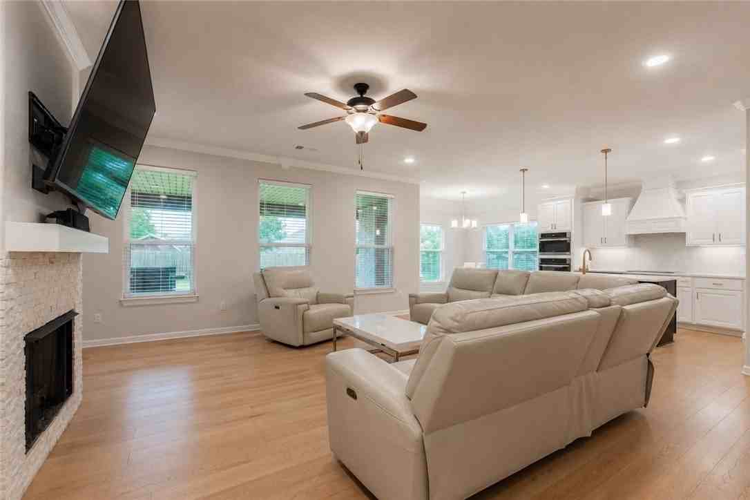 396 W Tyler Rd - Photo 5 of 17