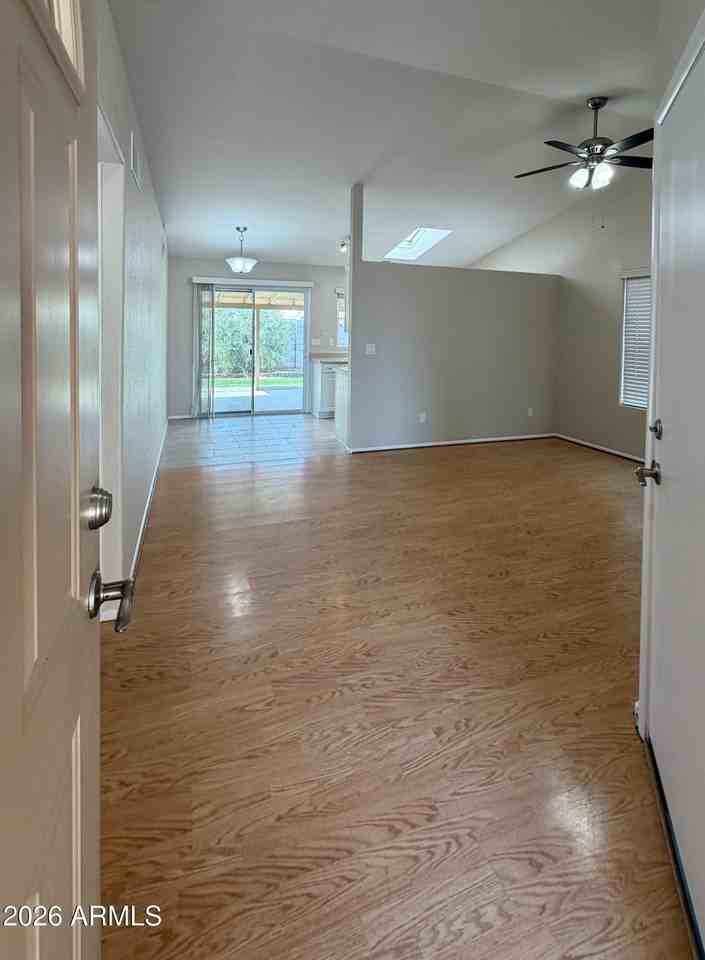 3005 W Ross Ave - Photo 2 of 16