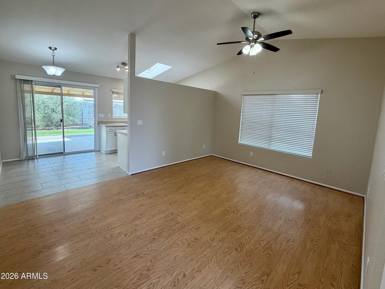 3005 W Ross Ave - Photo 3 of 16