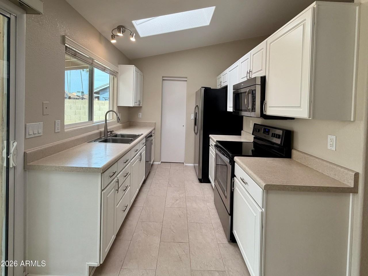 3005 W Ross Ave - Photo 6 of 16