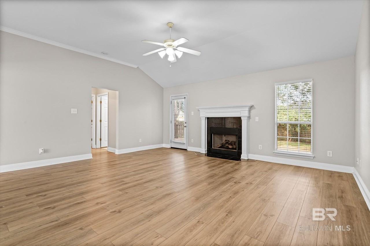 10610 Southside Loop - Photo 3 of 28