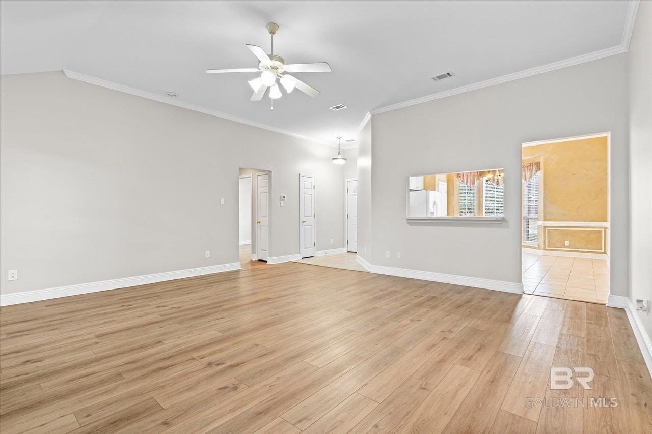 10610 Southside Loop - Photo 4 of 28