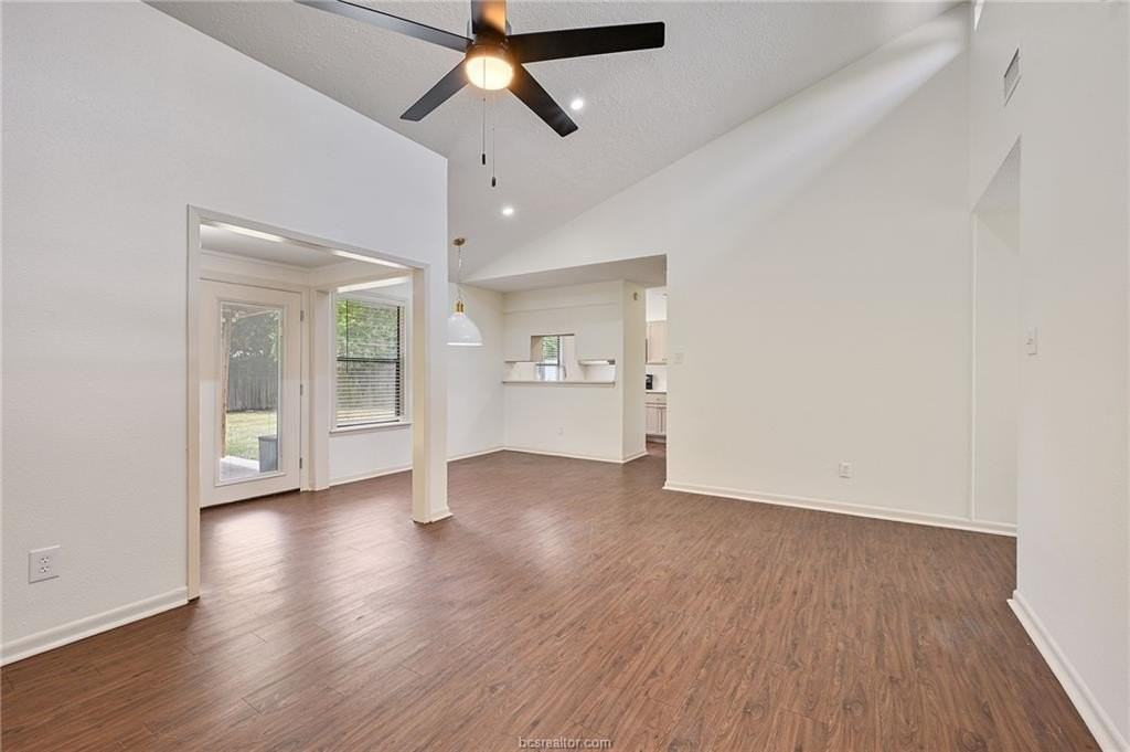 3213 Bahia Dr - Photo 4 of 19