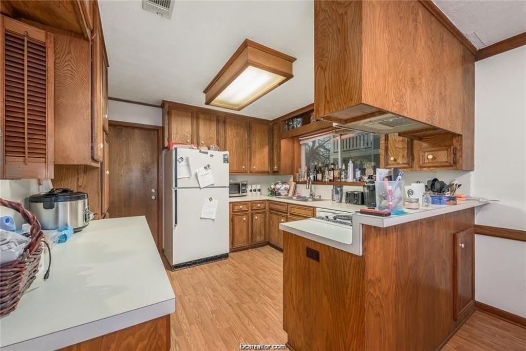 1203 Hardwood Ln - Photo 5 of 14