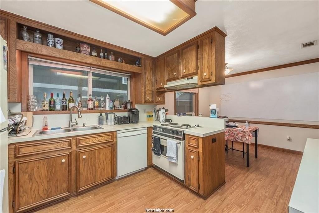 1203 Hardwood Ln - Photo 6 of 14