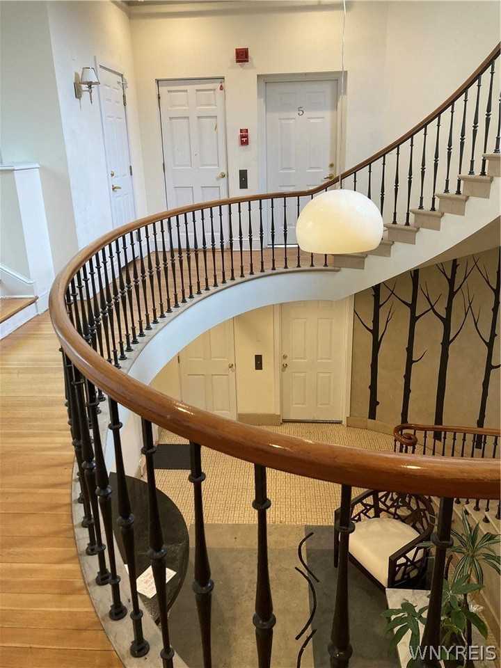 20 Tracy St #5 - Photo 4 of 12