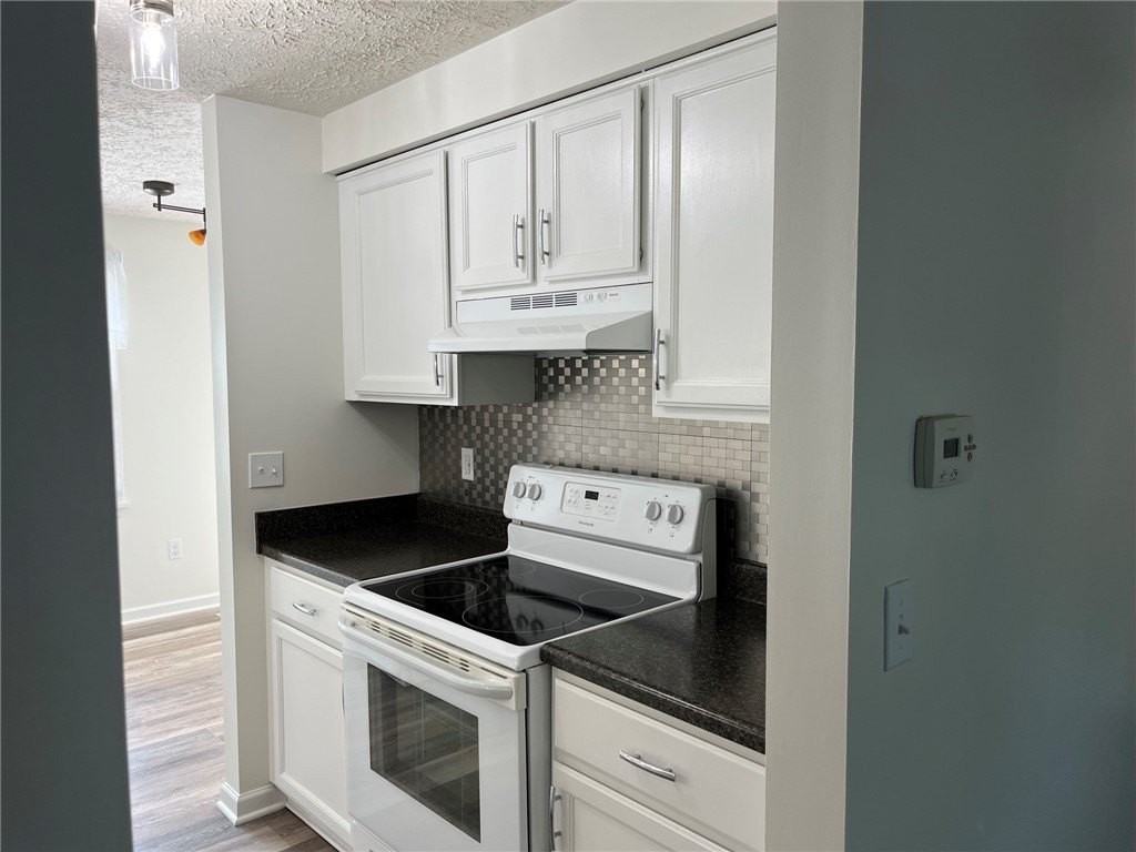 173 Wycliff Dr - Photo 4 of 19