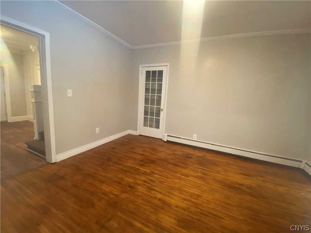 142 N Mechanic St - Photo 3 of 26