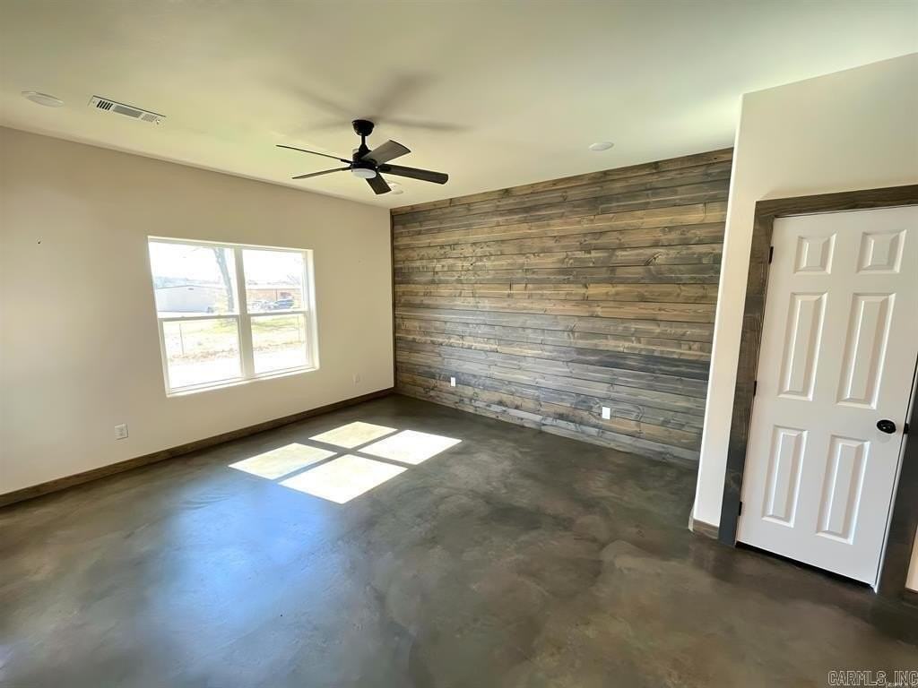 711A 9th St - Photo 2 of 10