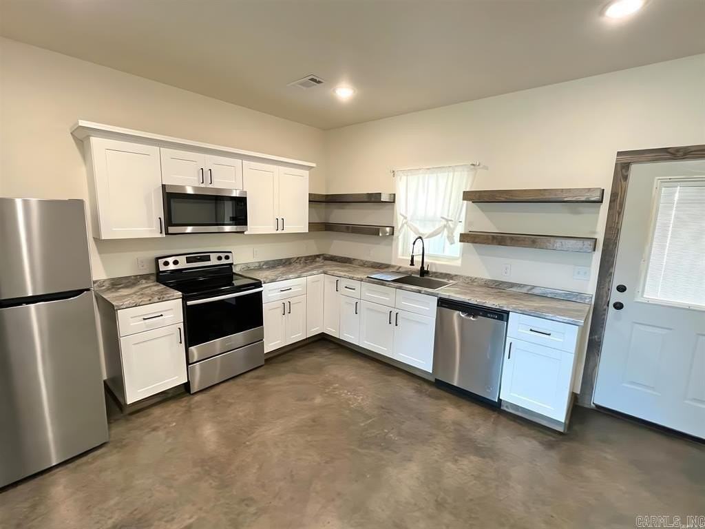711A 9th St - Photo 4 of 10