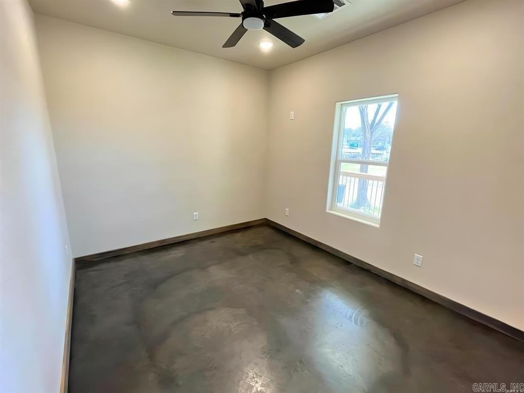 711A 9th St - Photo 6 of 10