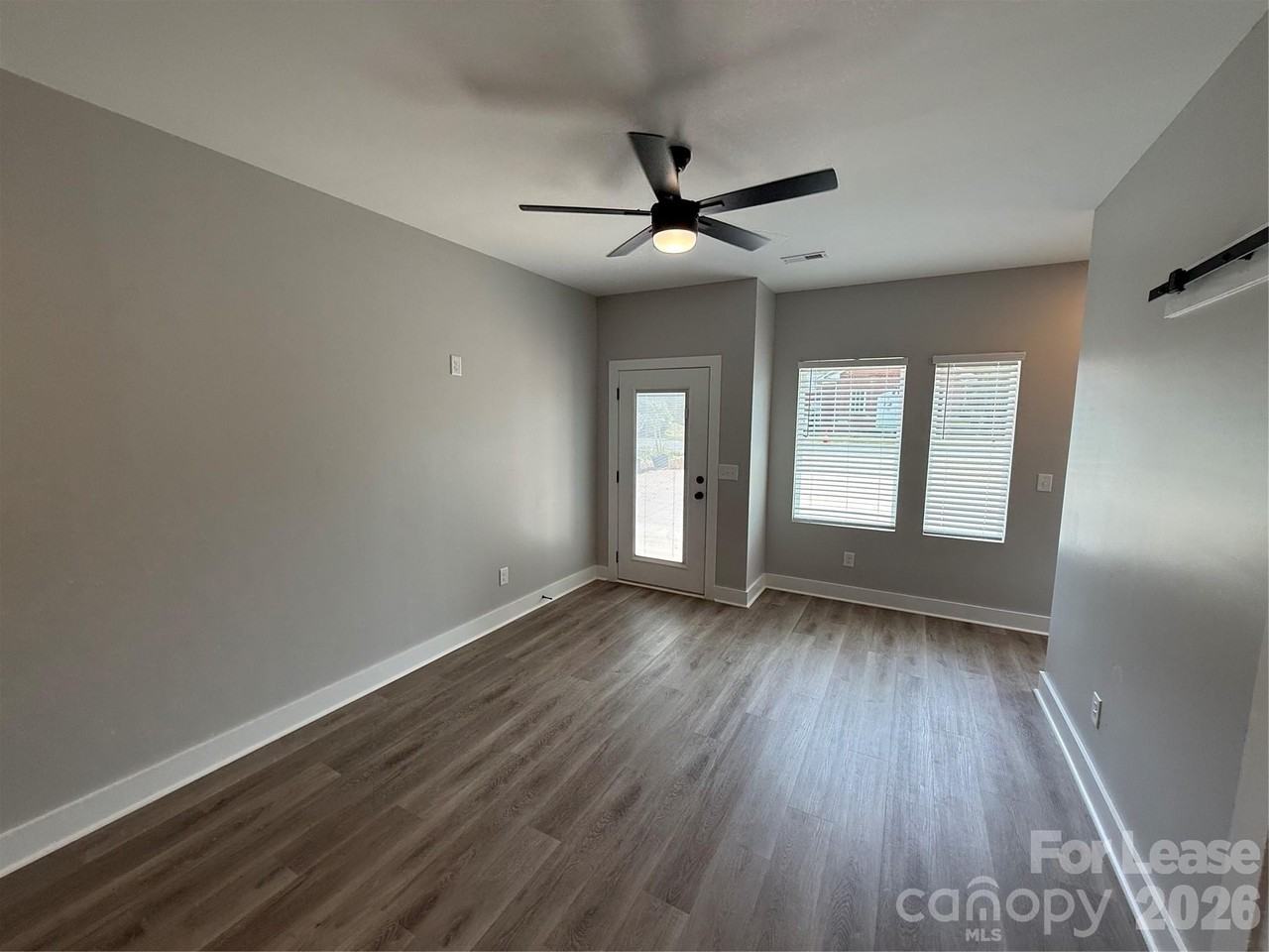 523 Dellwood Dr - Photo 3 of 16