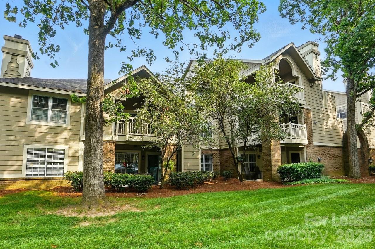 5007 Sharon Rd #R - Photo 4 of 43