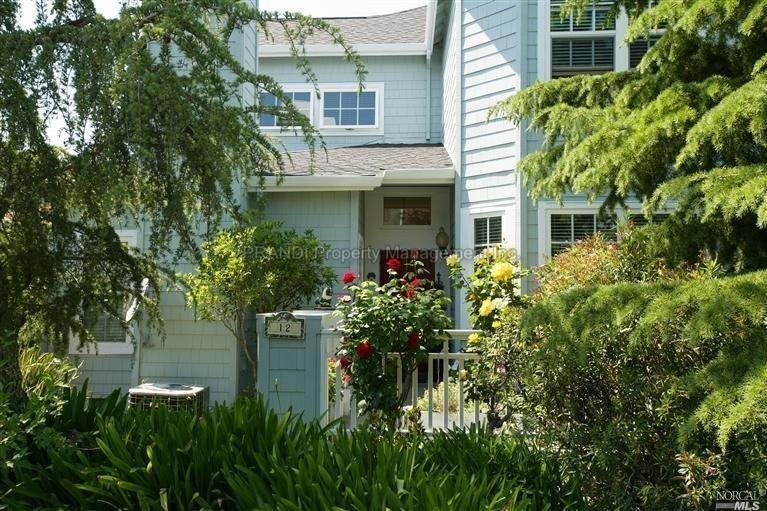 12 Mariners Cir - Photo 2 of 17