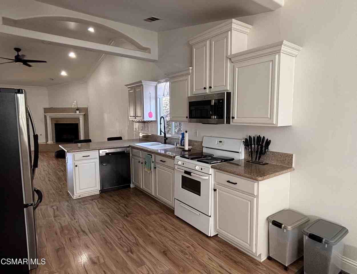 11425 Blue Grass Dr - Photo 2 of 31