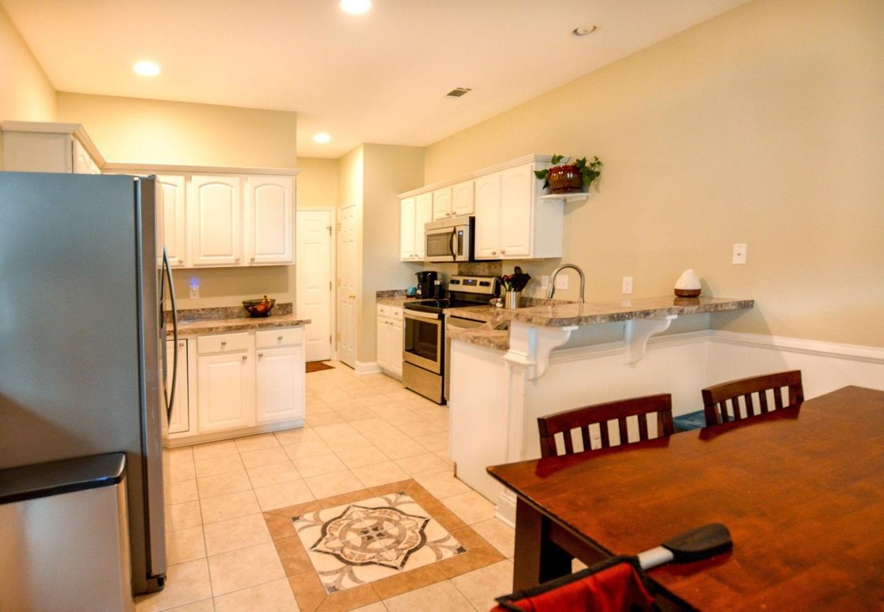 107 Hialeah Ct - Photo 4 of 17