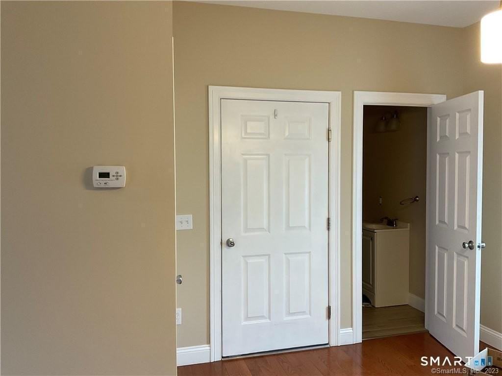 38 Glastonbury Ave - Photo 4 of 20