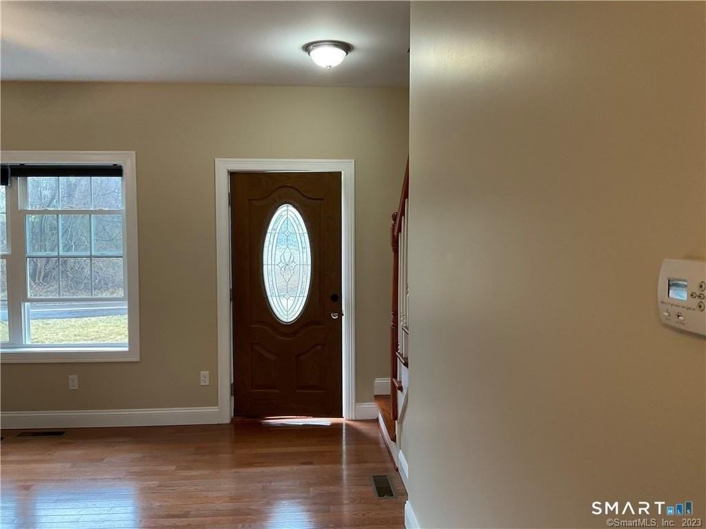 38 Glastonbury Ave - Photo 5 of 20