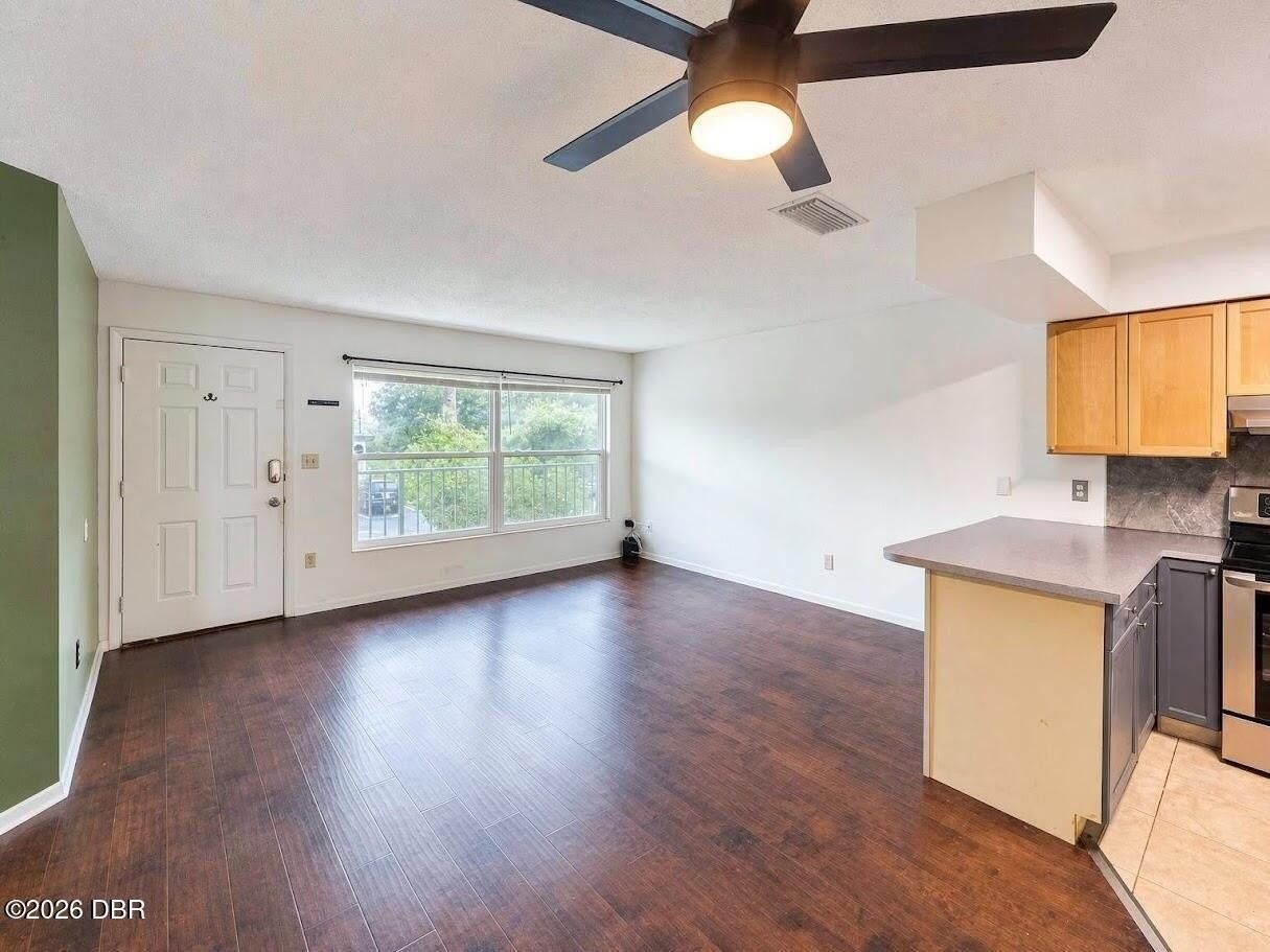 108 Lacosta Ln #523 - Photo 4 of 10