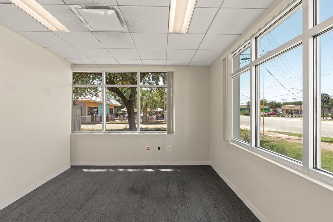 45 Eglin Pkwy Ne #105 - Photo 3 of 34