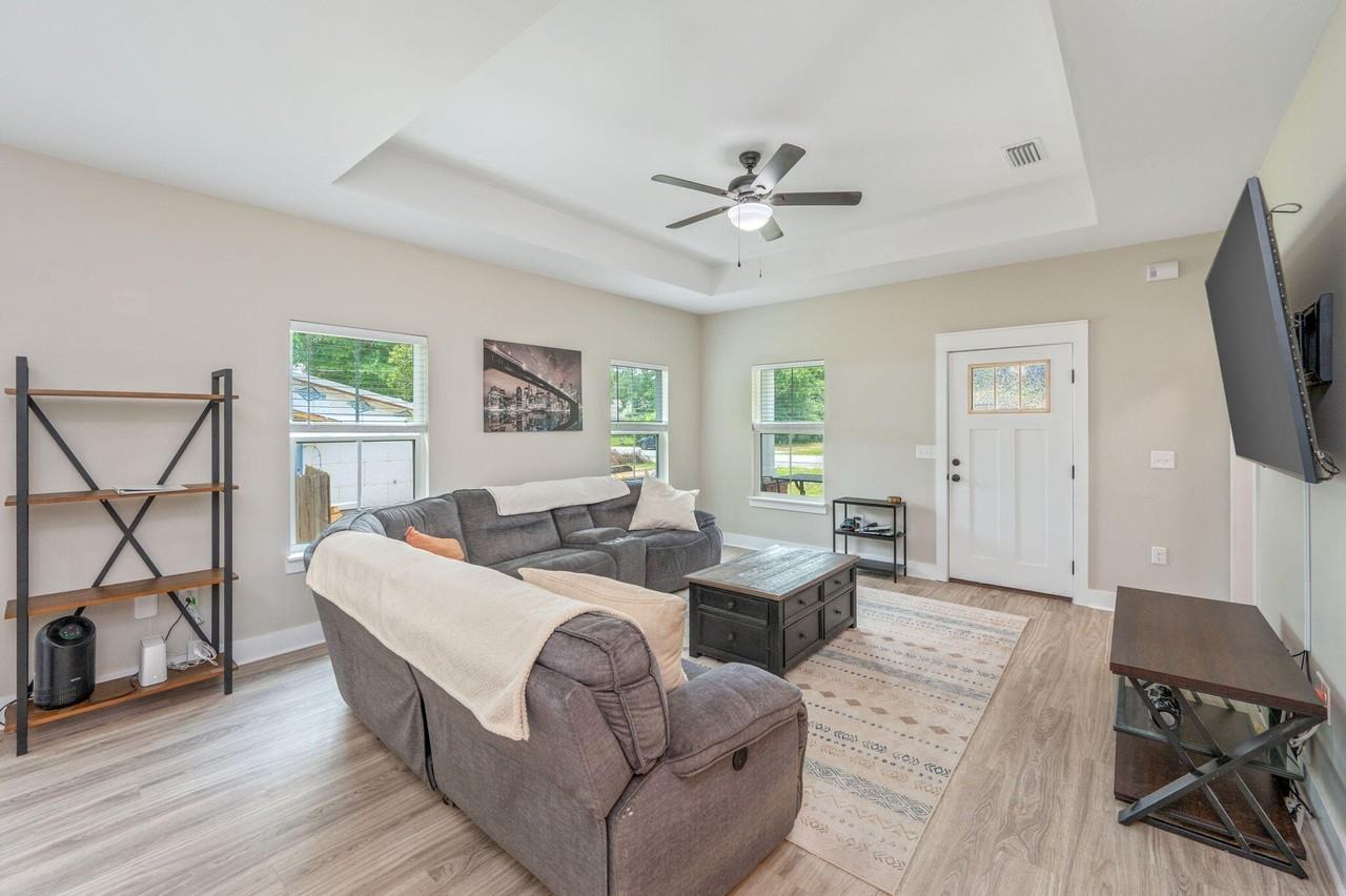 3168 Maple St - Photo 7 of 34