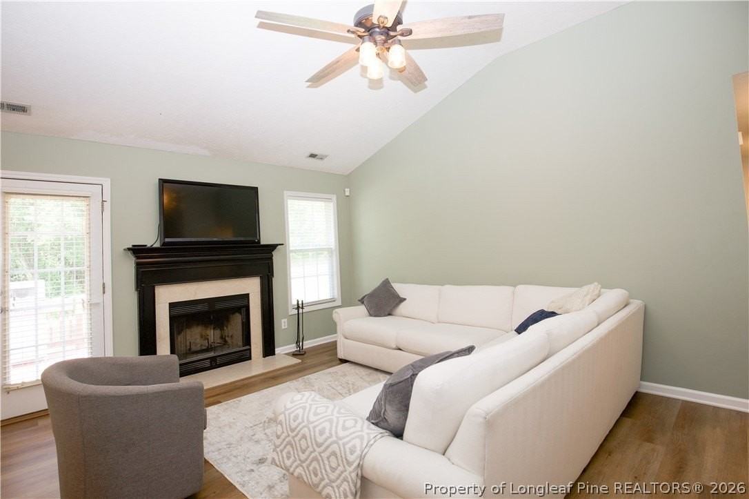 112 Raymond St - Photo 4 of 49