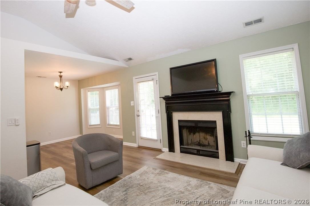 112 Raymond St - Photo 5 of 49