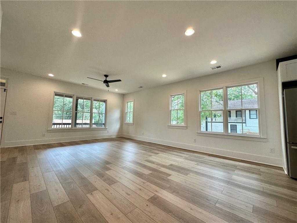 192 Claire Dr Se - Photo 3 of 17