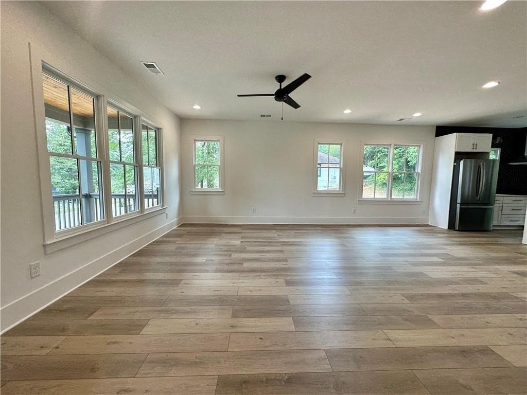 192 Claire Dr Se - Photo 4 of 17