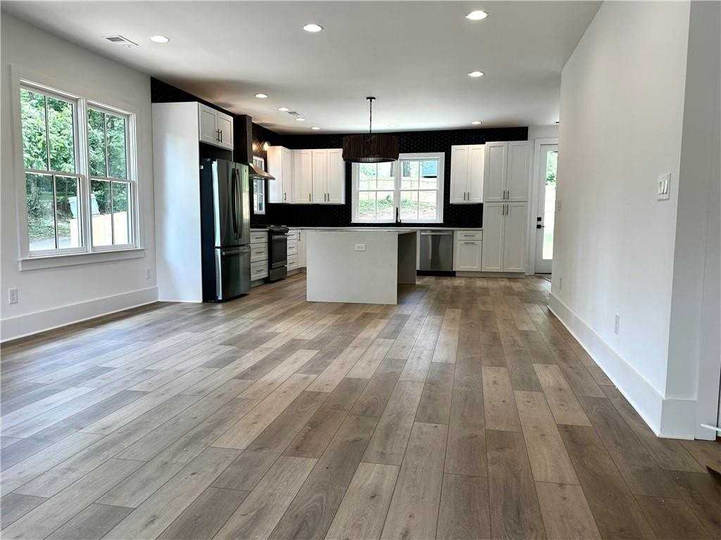 192 Claire Dr Se - Photo 5 of 17