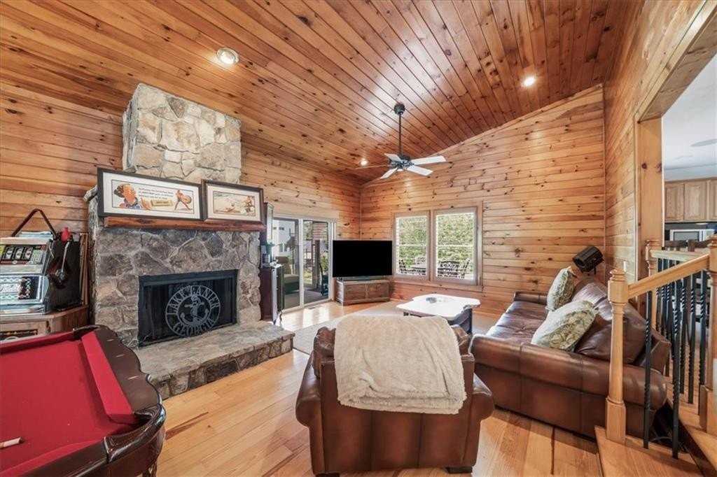 6340 Reives Rd - Photo 5 of 39