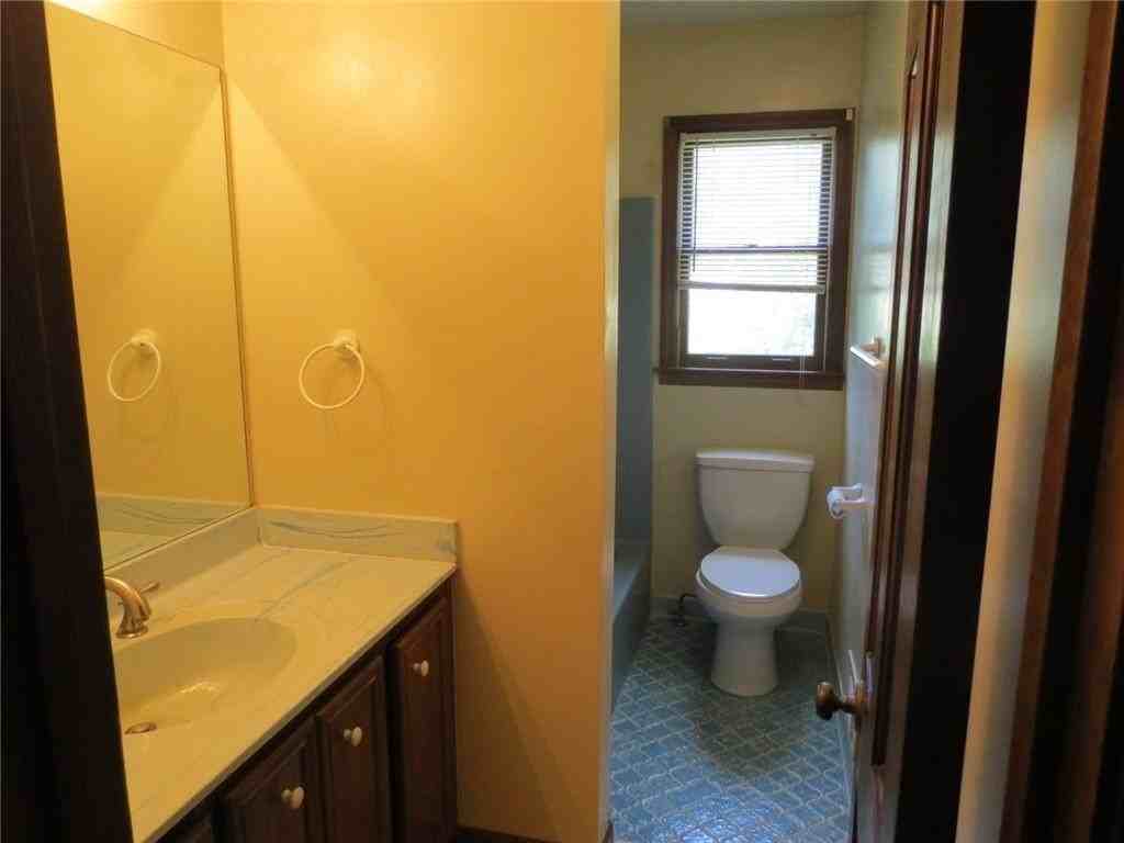 220 Lantern Ridge Ct - Photo 7 of 18