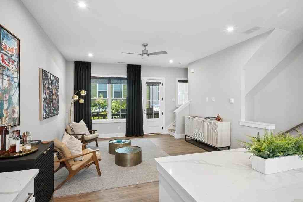500 Zeal St Se - Photo 3 of 49