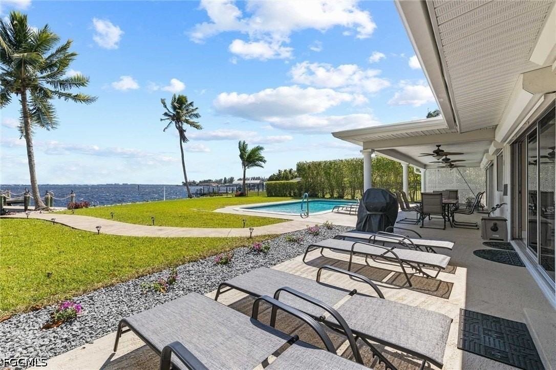 252 Bayshore Dr - Photo 2 of 30