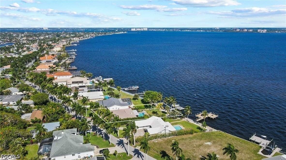 252 Bayshore Dr - Photo 3 of 30