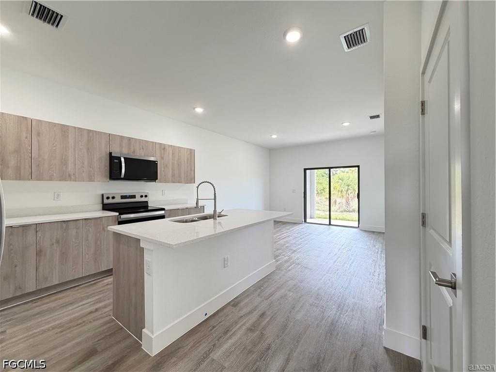 1266 Milwaukee Blvd - Photo 4 of 18
