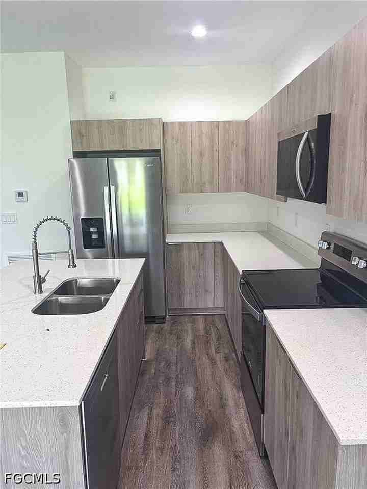 1266 Milwaukee Blvd - Photo 6 of 18