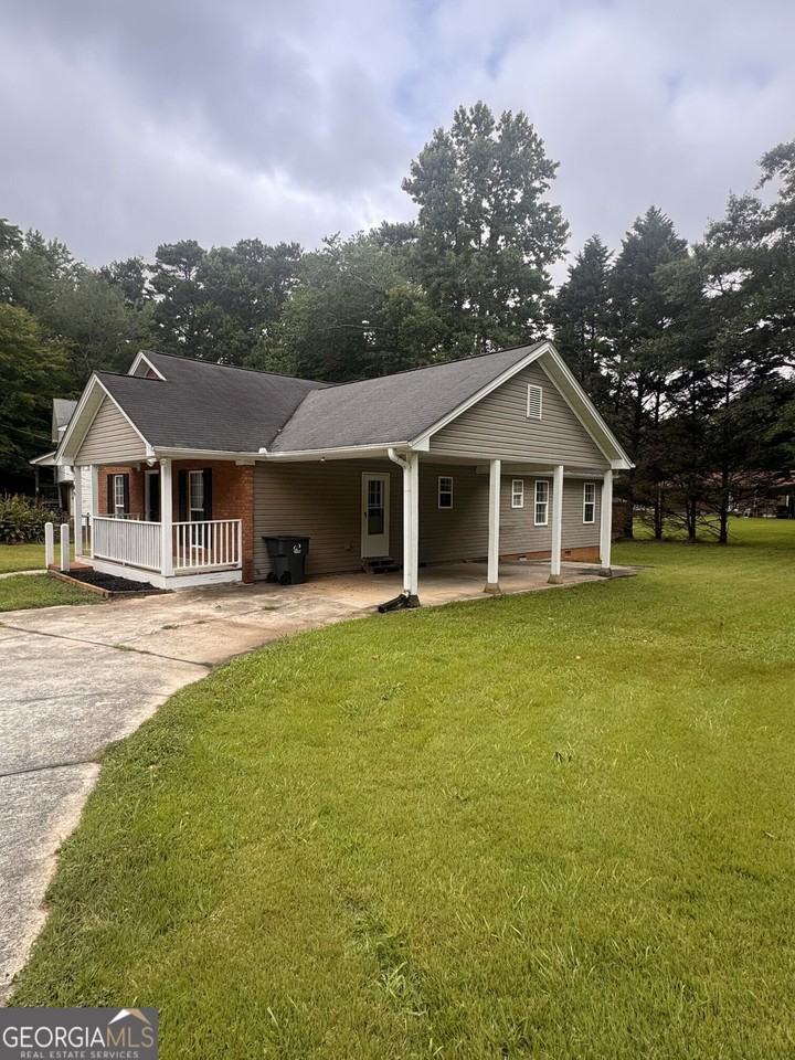1149 Granite Ln - Photo 2 of 9