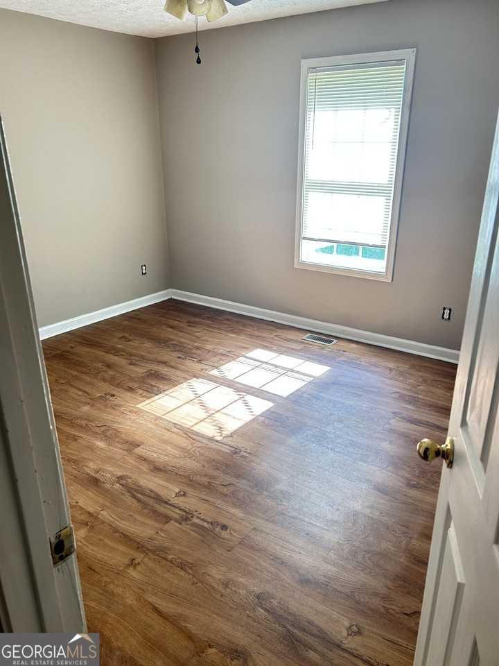 1149 Granite Ln - Photo 6 of 9