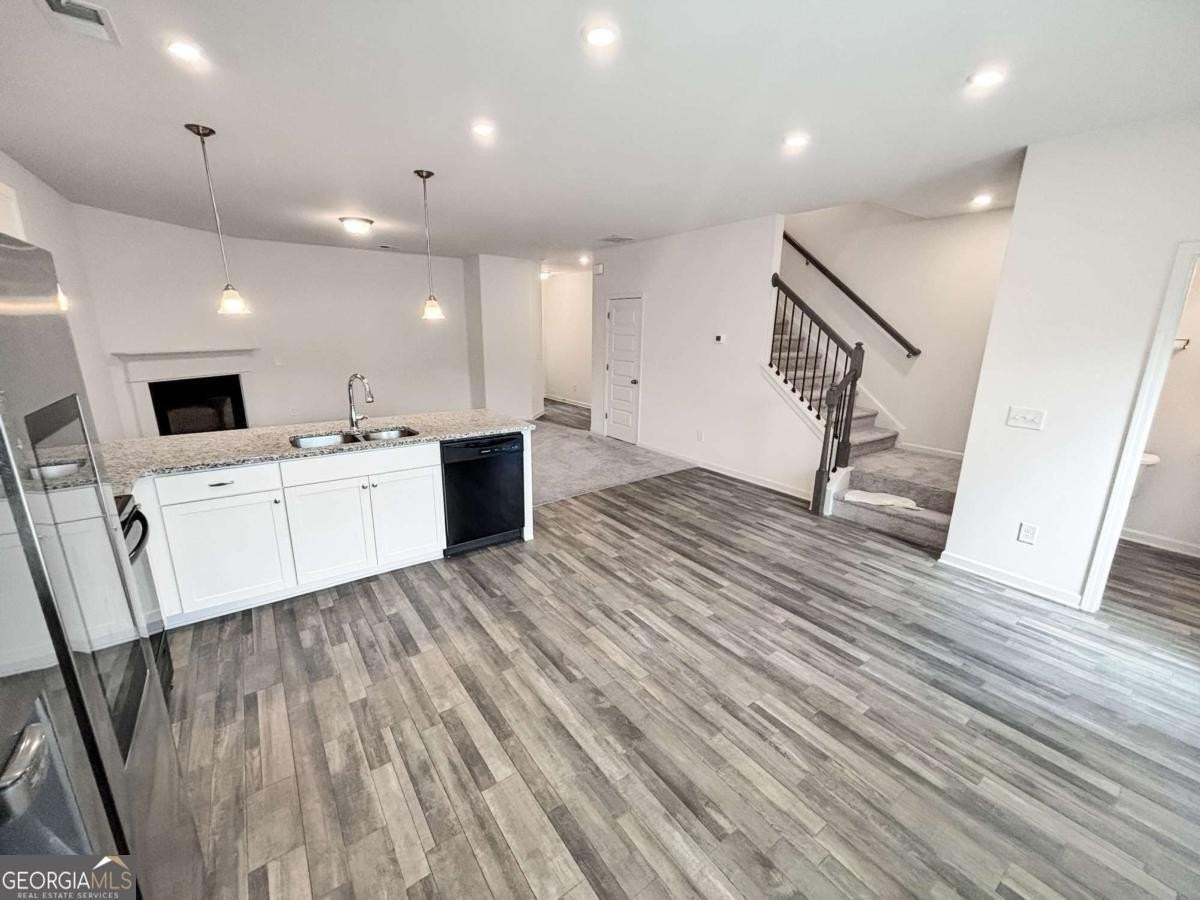 5784 Silver Lake Dr - Photo 5 of 28