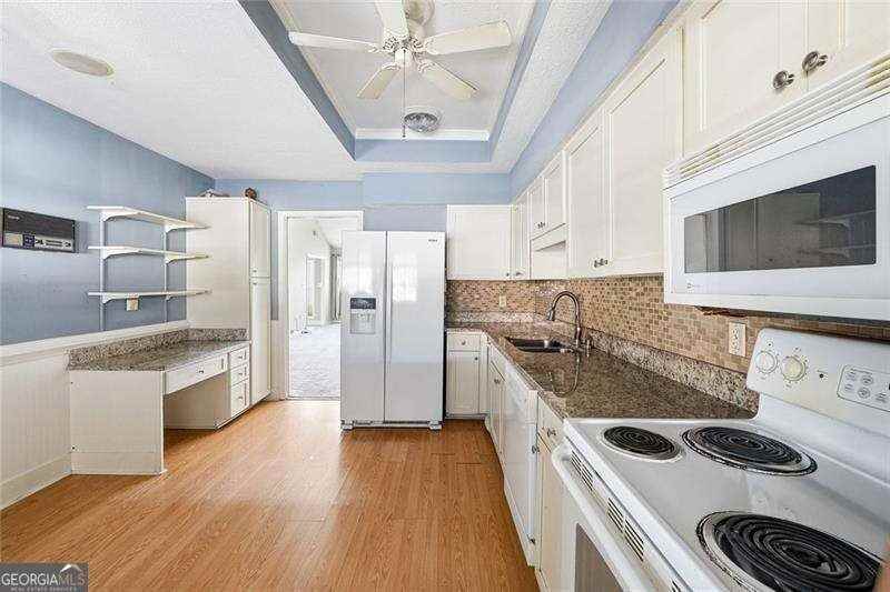 813 Serramonte Dr - Photo 5 of 14
