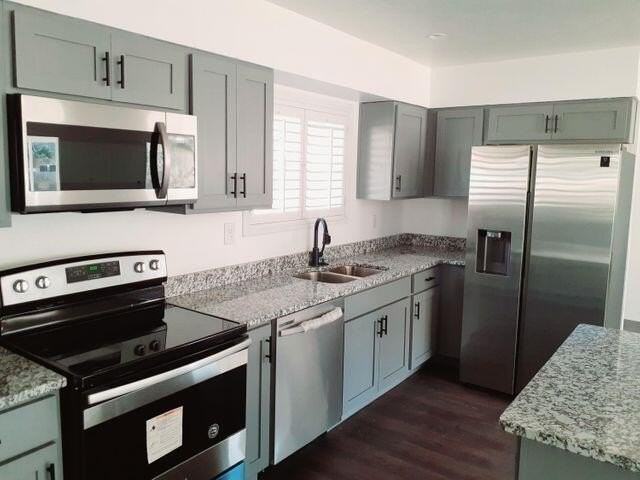 4213 Hampshire Ln - Photo 3 of 11